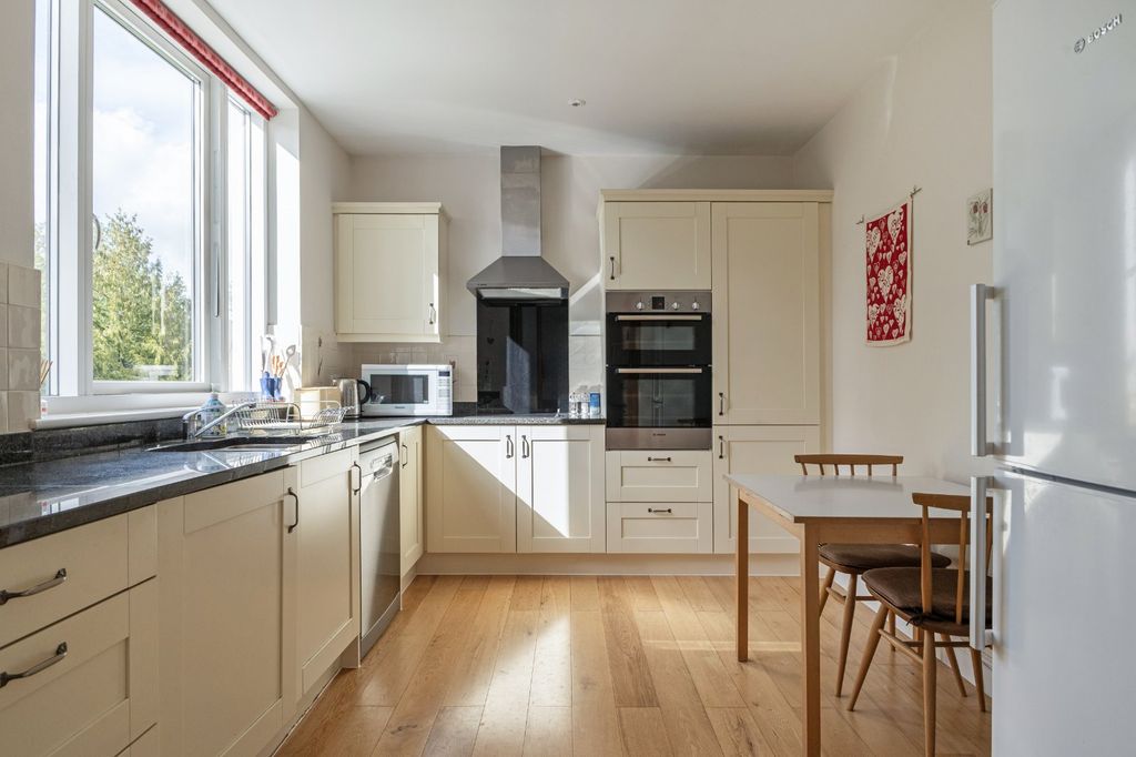 Property photo 3 of 18 Kitchen
