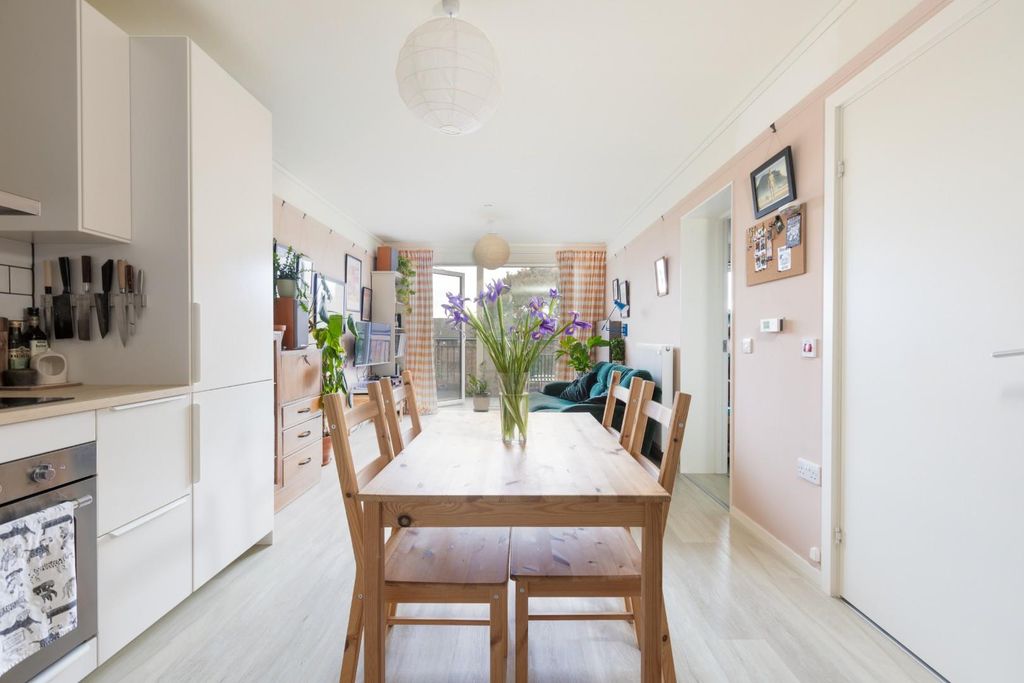 Property photo 3 of 18 17 Snapdragon, Hazel Road, Bs4-1.Jpg