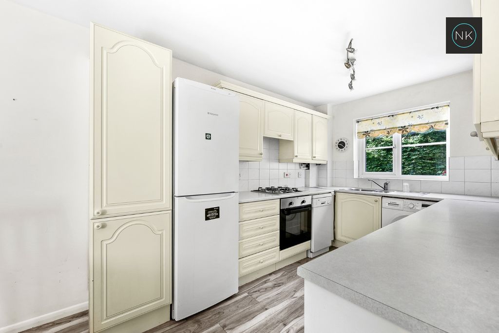 Property photo 2 of 22 5437394