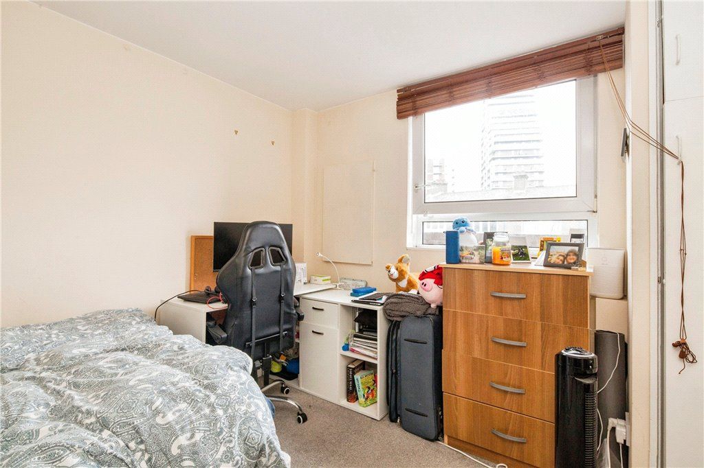 Property photo 3 of 18 Bedroom