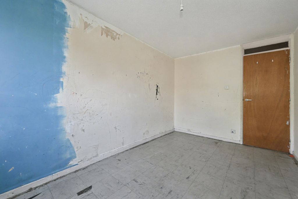 Property photo 3 of 15 Flat 52 Kimberley, Bracknell, Rg12 7Zb