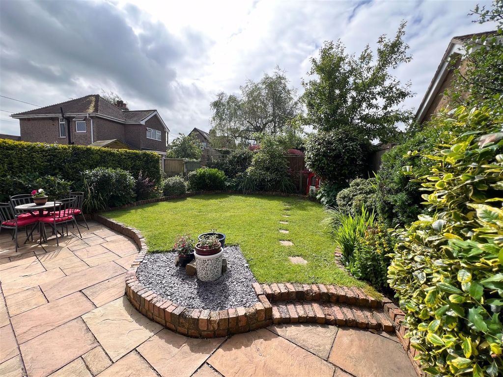Property photo 2 of 32
