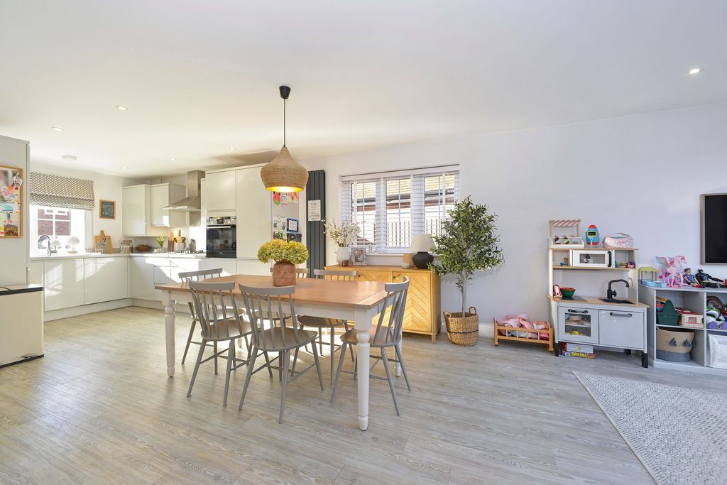 Property photo 2 of 21