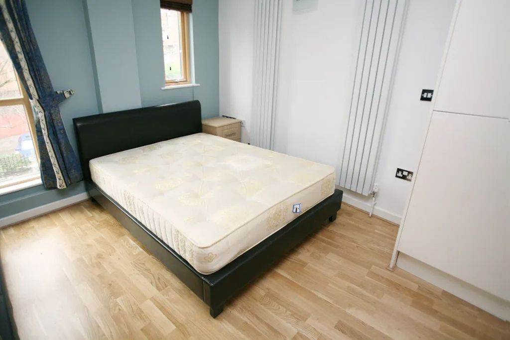 Property photo 3 of 6 Open-Plan Living Area