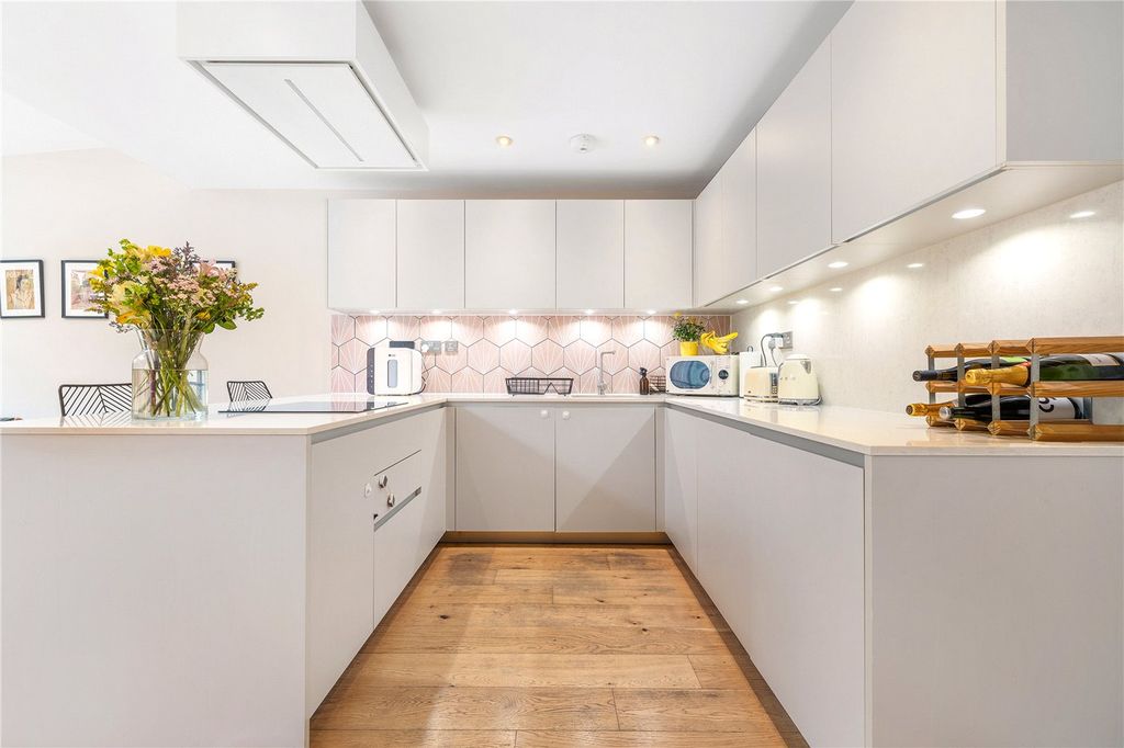 Property photo 3 of 17 Kitchen