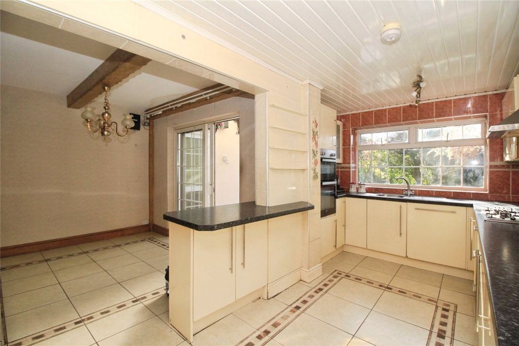 Property photo 3 of 19 Breakfast Kitchen