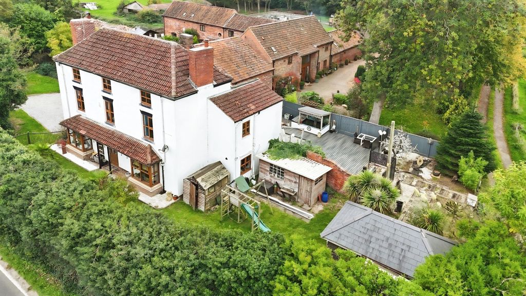 Property photo 1 of 45 9A23B639-Thumbnail_3c089622-9718-4747-9531-Ac39581d792F