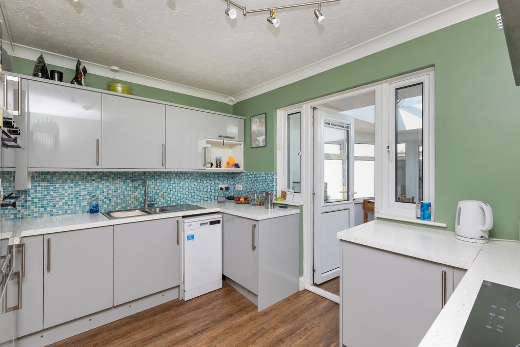 Property photo 3 of 13 4081325