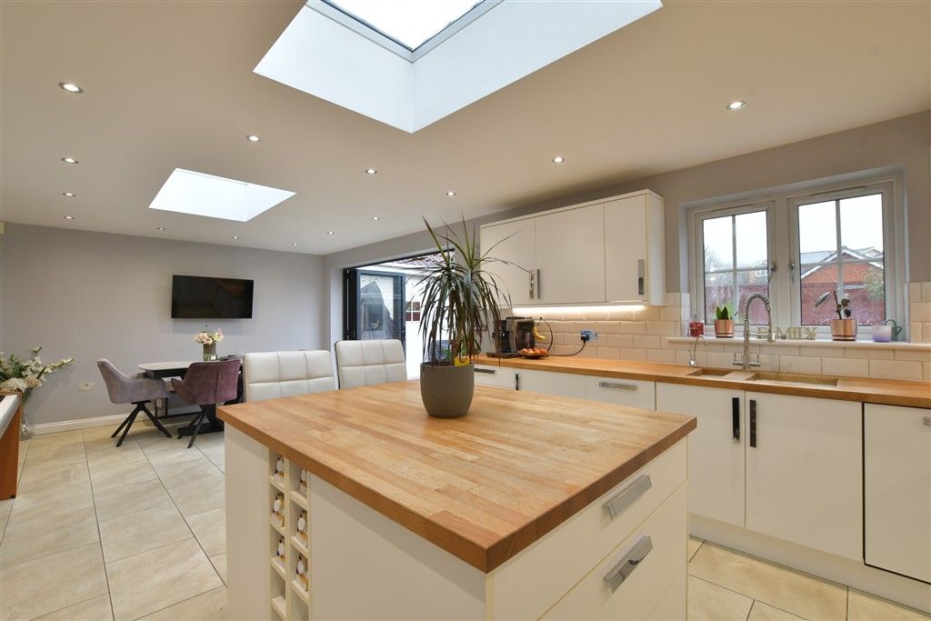 Property photo 3 of 17 Kitchen/Dining Area