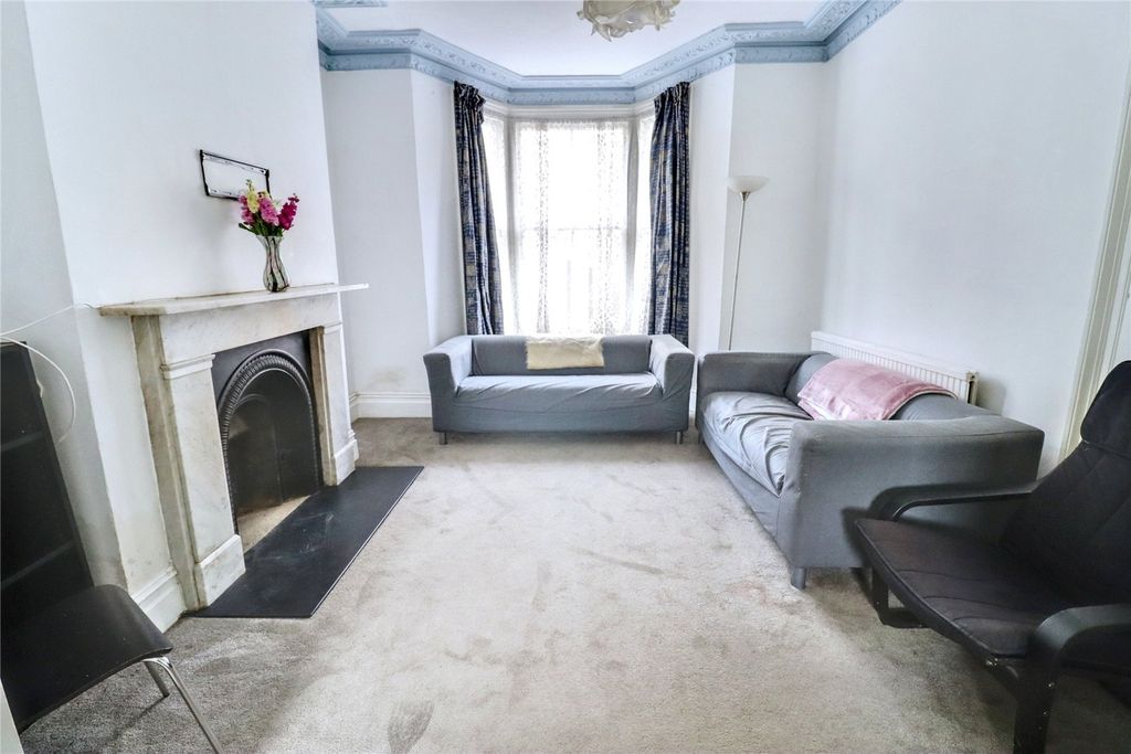 Property photo 2 of 17 Picture No. 21