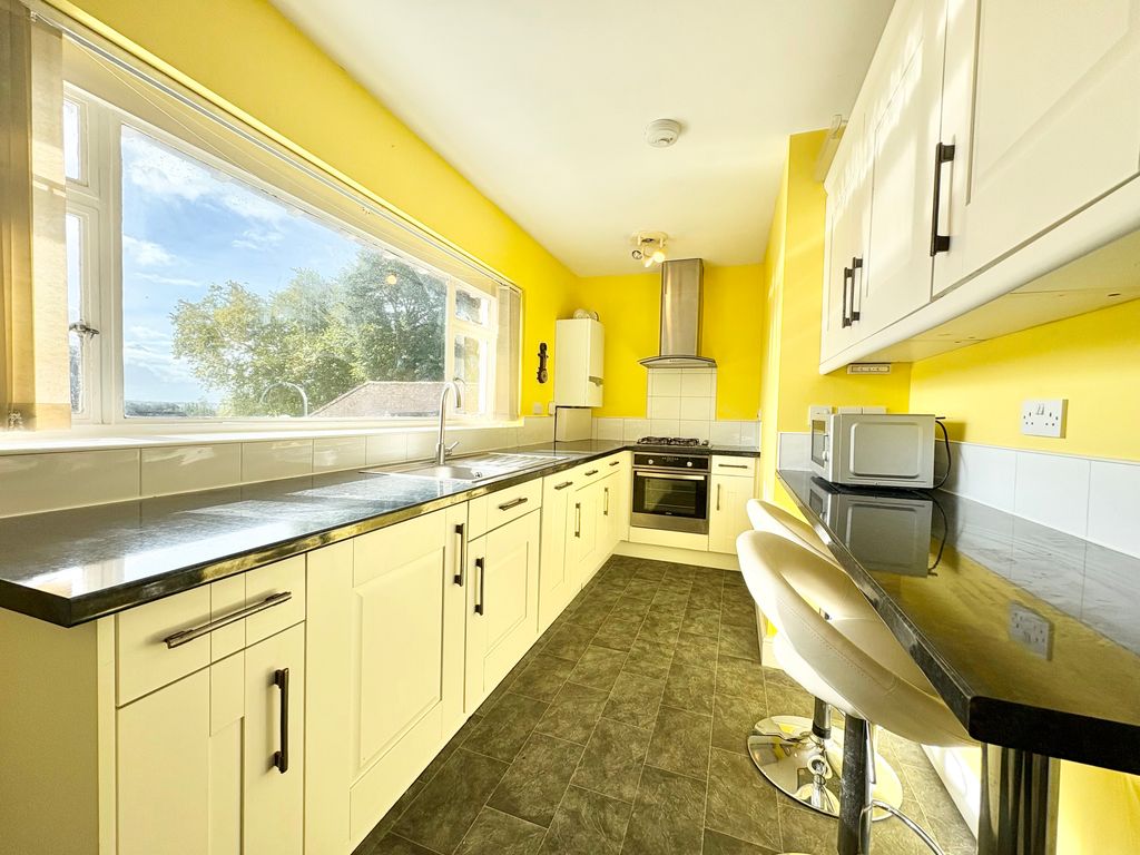 Property photo 1 of 6 Kitchen