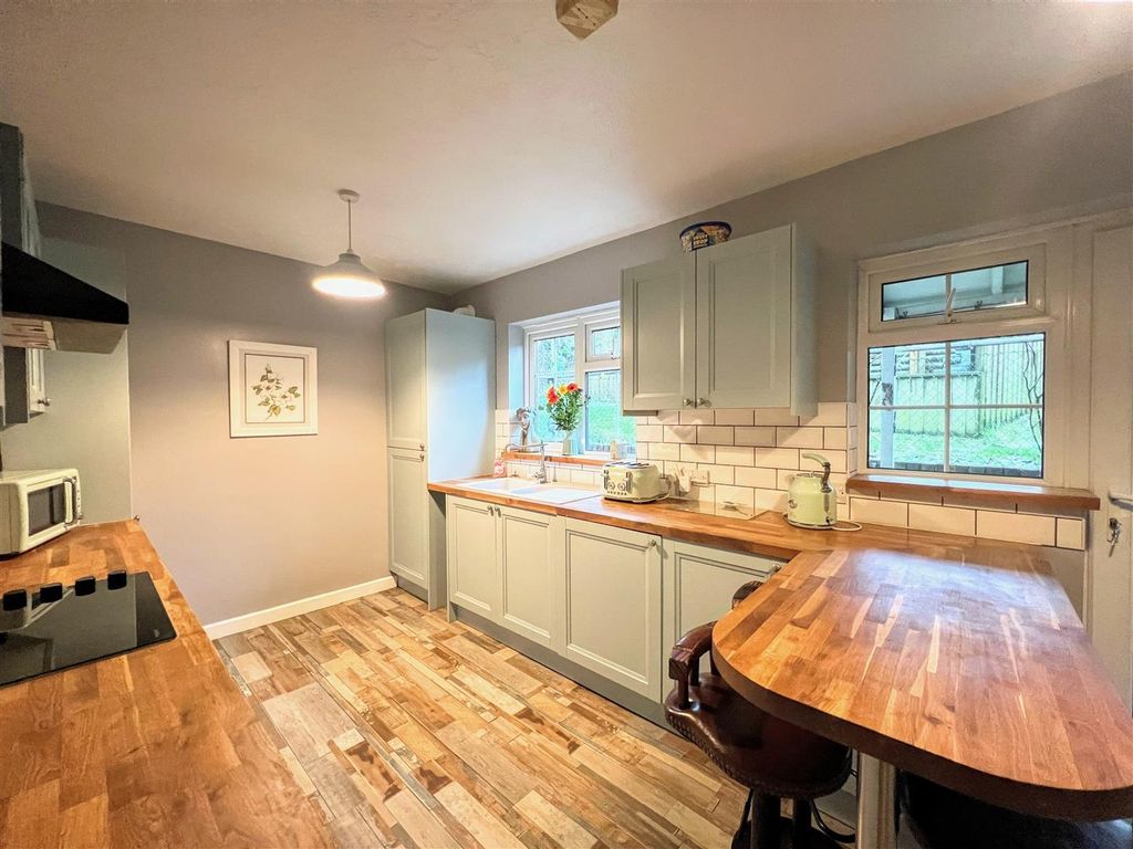 Property photo 3 of 18 Kitchen/Diner