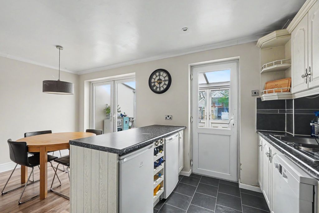 Property photo 3 of 16 5018666