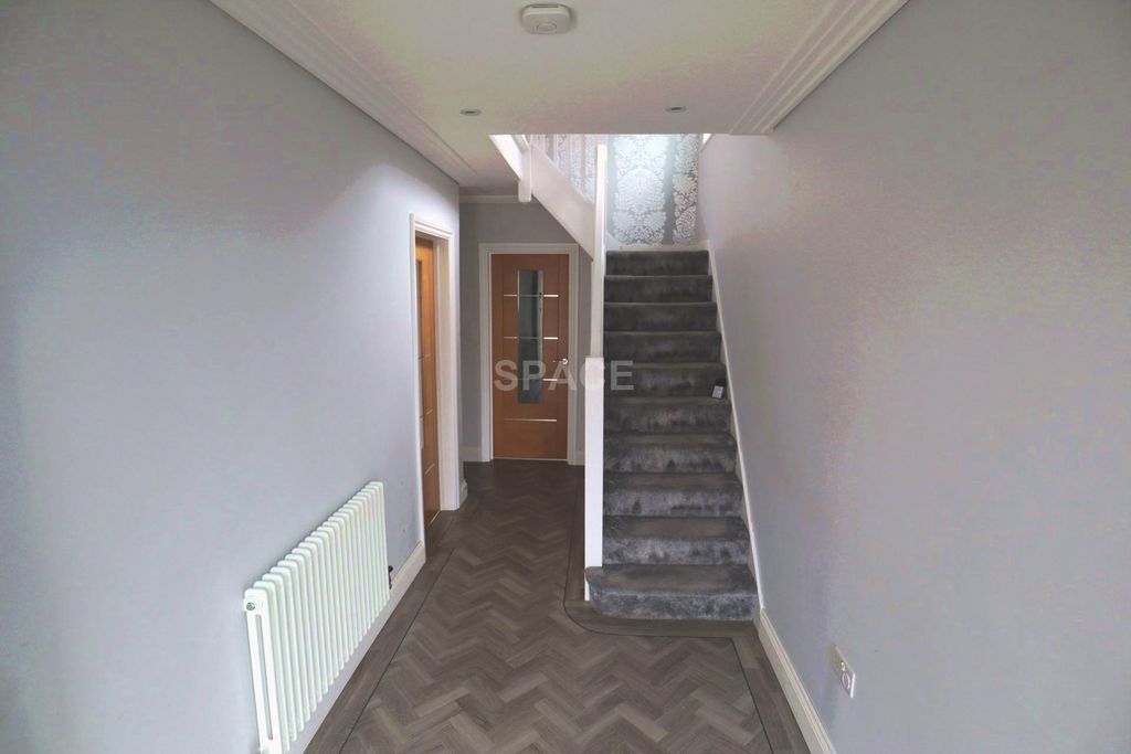 Property photo 2 of 25