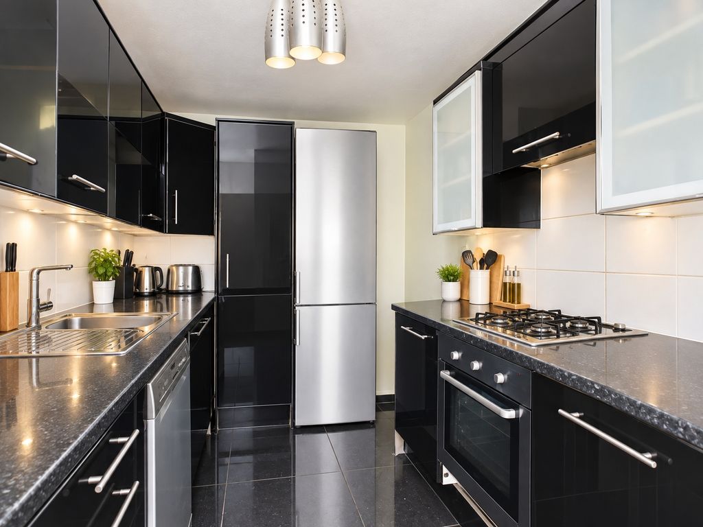 Property photo 3 of 9 Kitchen