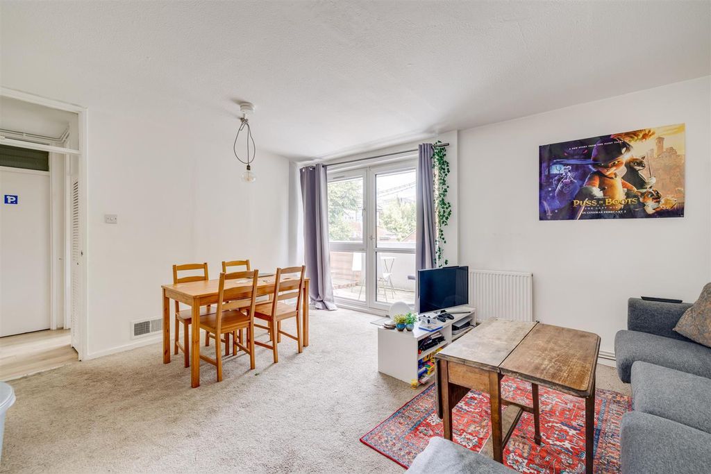Property photo 2 of 7 St Peters Terrace 38-2.Jpg
