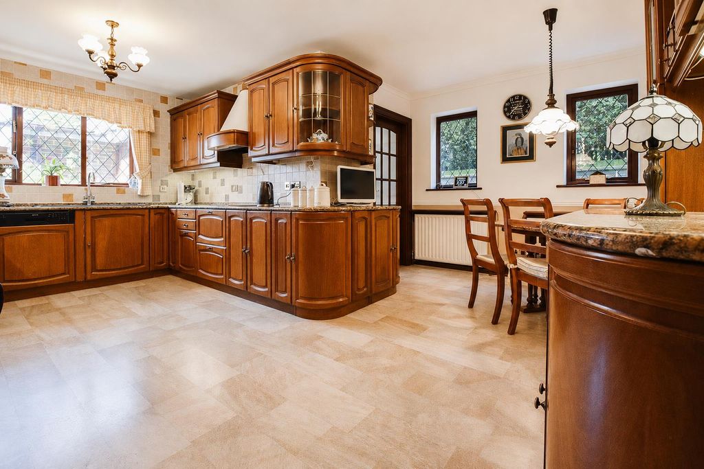 Property photo 3 of 34 10B714F3-A374-42Dd-A534-3E068659A8A4.Png