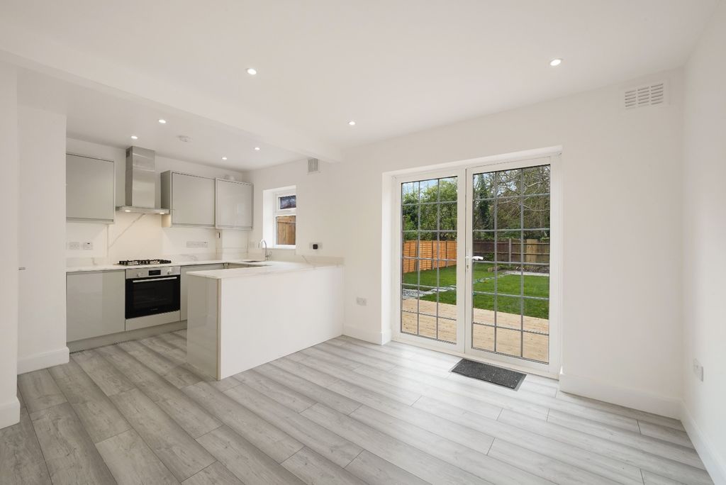 Property photo 2 of 13 4769381