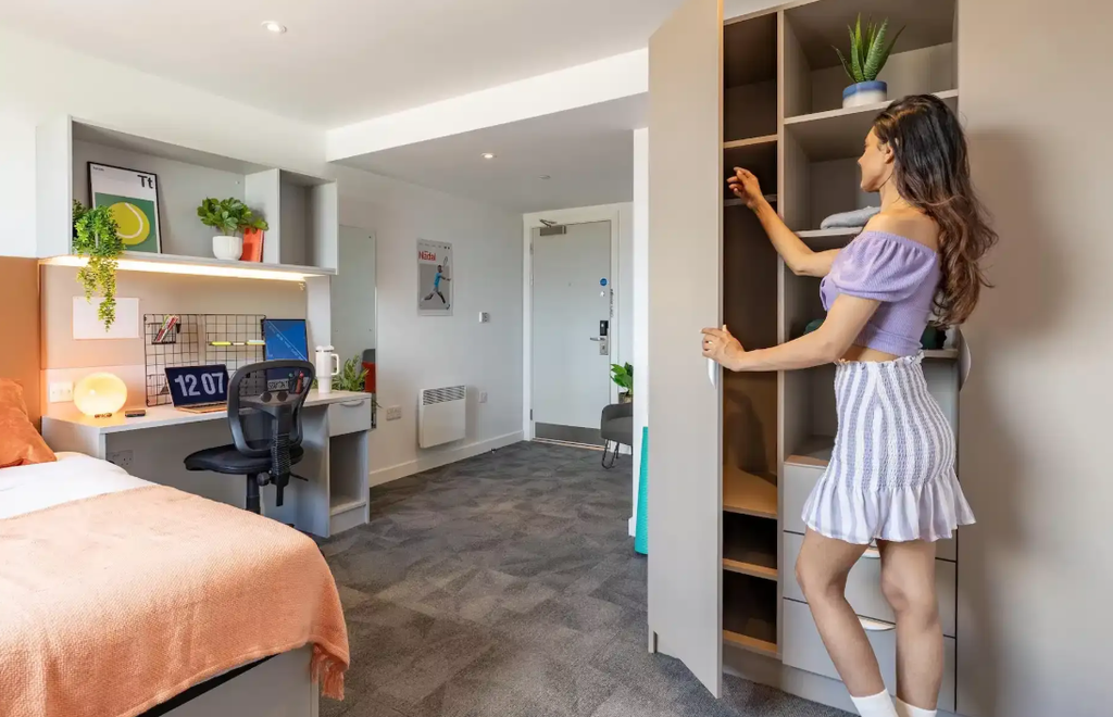 Property photo 2 of 21