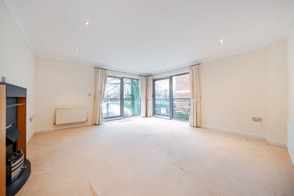 Property photo 2 of 14 1405020-10-697899...