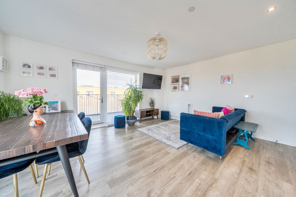 Property photo 3 of 20 1526688-9-6Ab54F8...