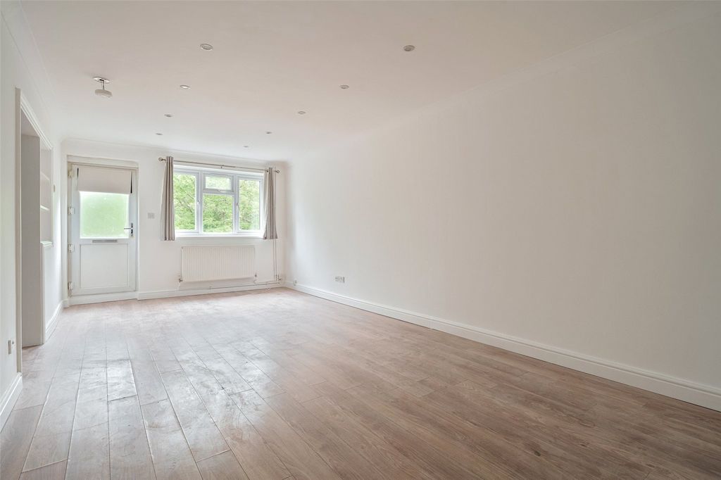 Property photo 2 of 8 Picture No. 04