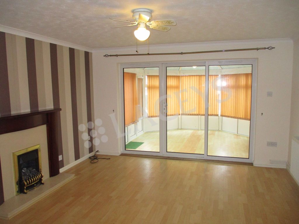 Property photo 2 of 9 Lounge