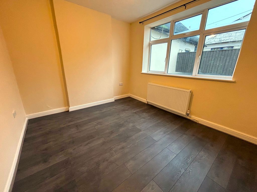 Property photo 3 of 10 Living Room