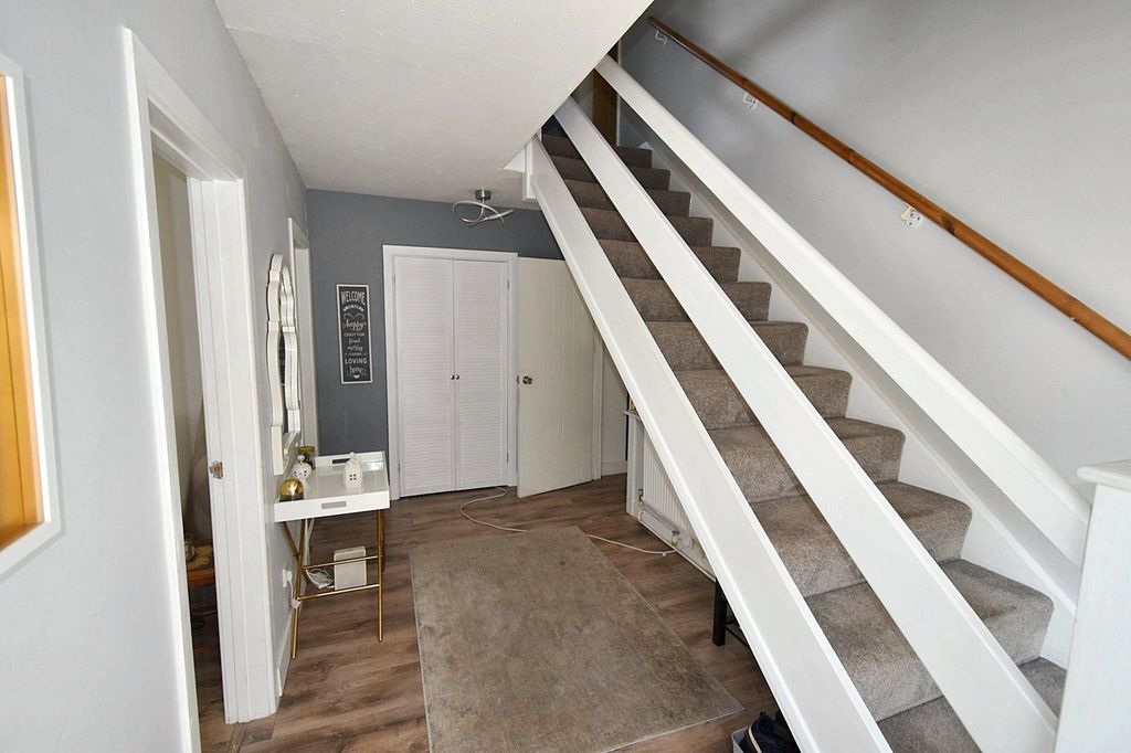 Property photo 2 of 31