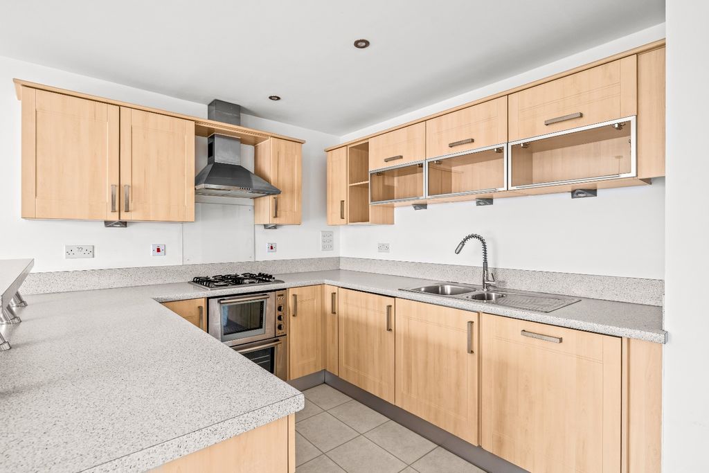 Property photo 2 of 18 4308395