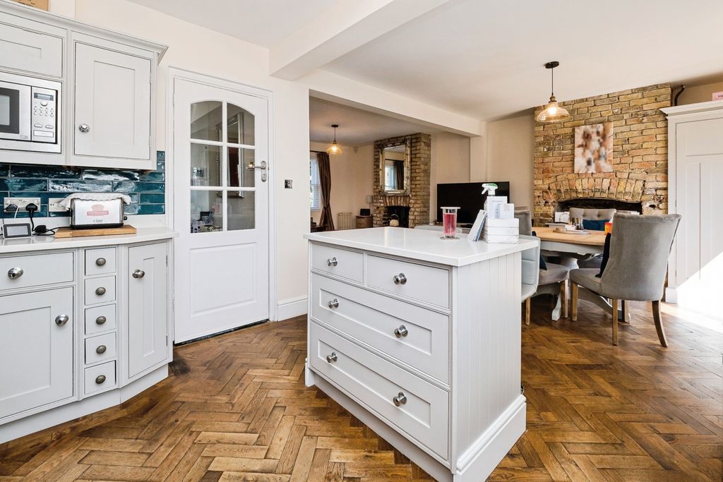 Property photo 3 of 19 Pbox-Img.Jpg