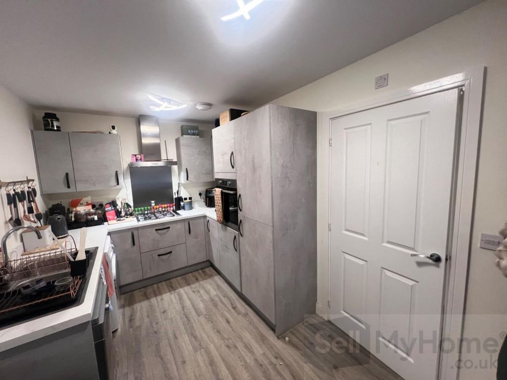 Property photo 3 of 22 Kitchen