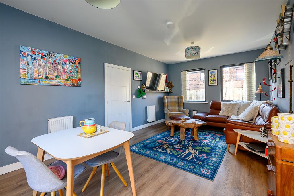 Property photo 3 of 10 Living Room