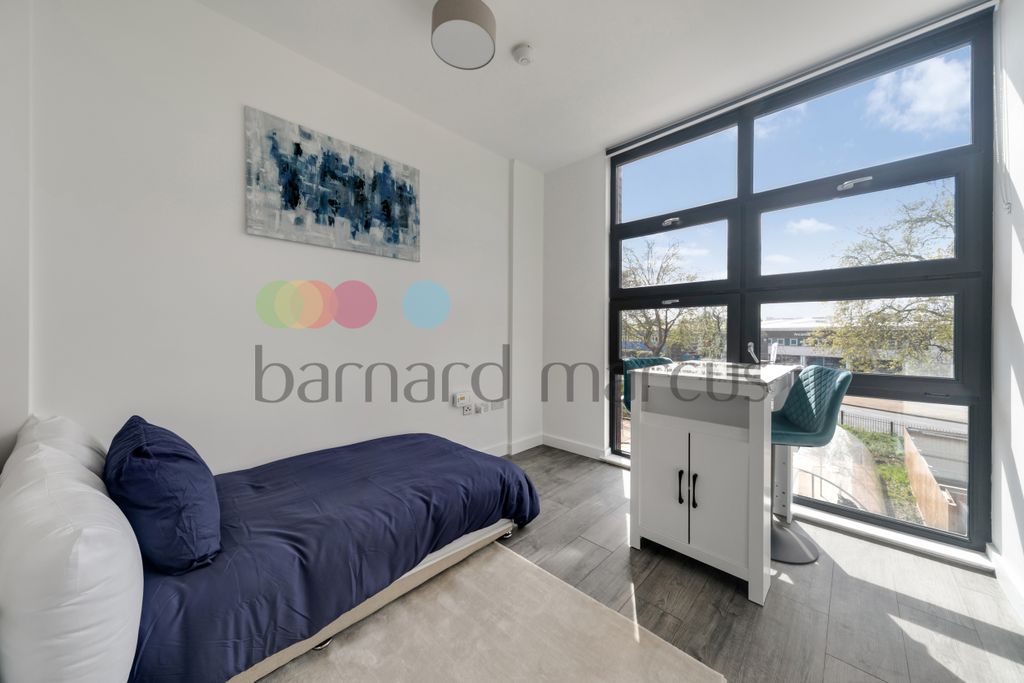 Property photo 2 of 9 Bedroom