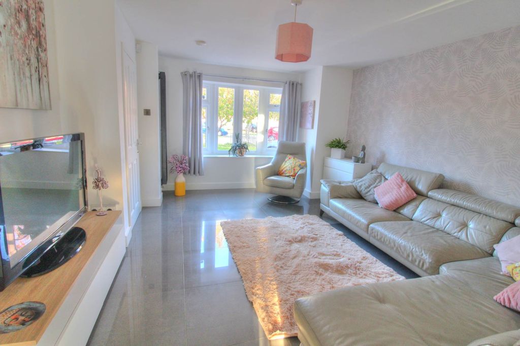 Property photo 3 of 25