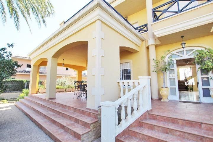 Property photo 1 of 50