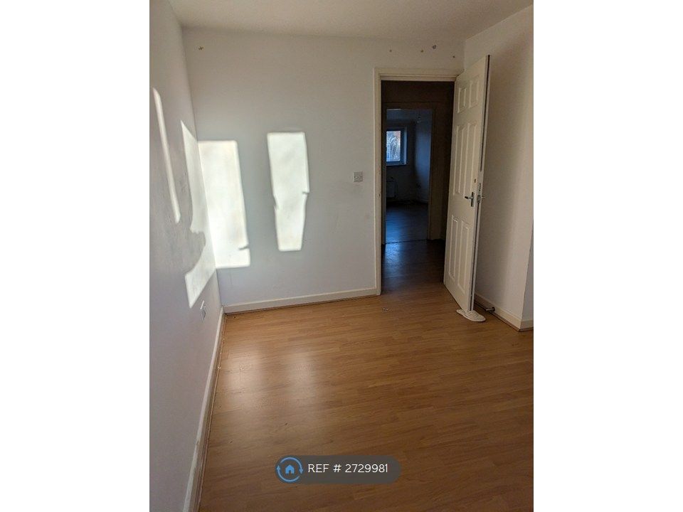 Property photo 2 of 7 Bed 1 With Balcony