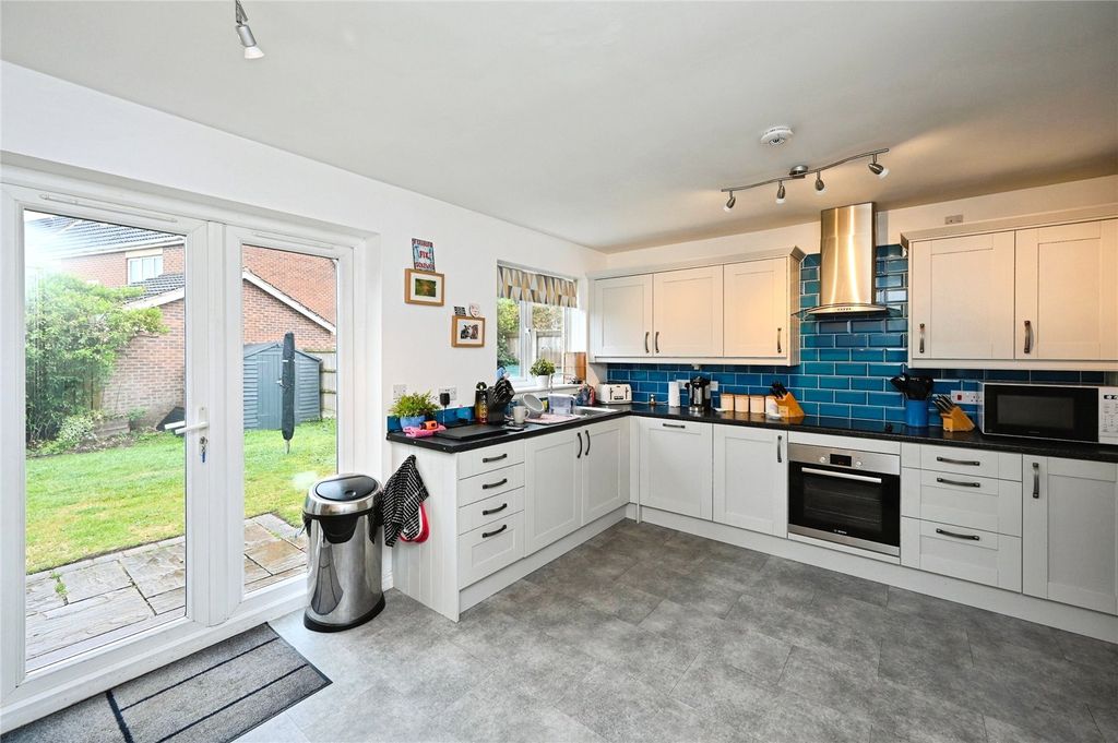 Property photo 3 of 19 Kitchen