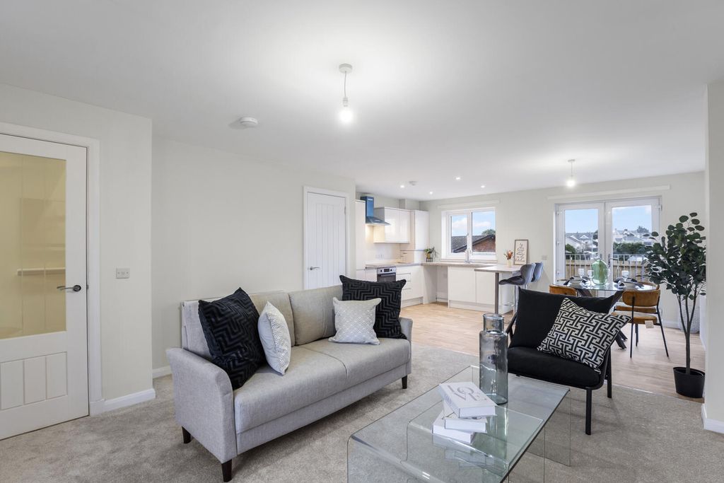 Property photo 2 of 25 Living Room