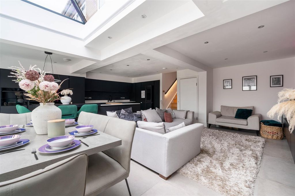 Property photo 2 of 46 Open Plan Living-4.Jpg