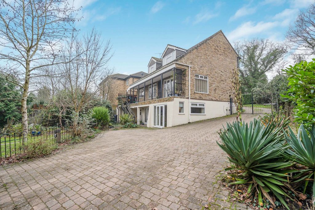 Property photo 2 of 33 Exterior