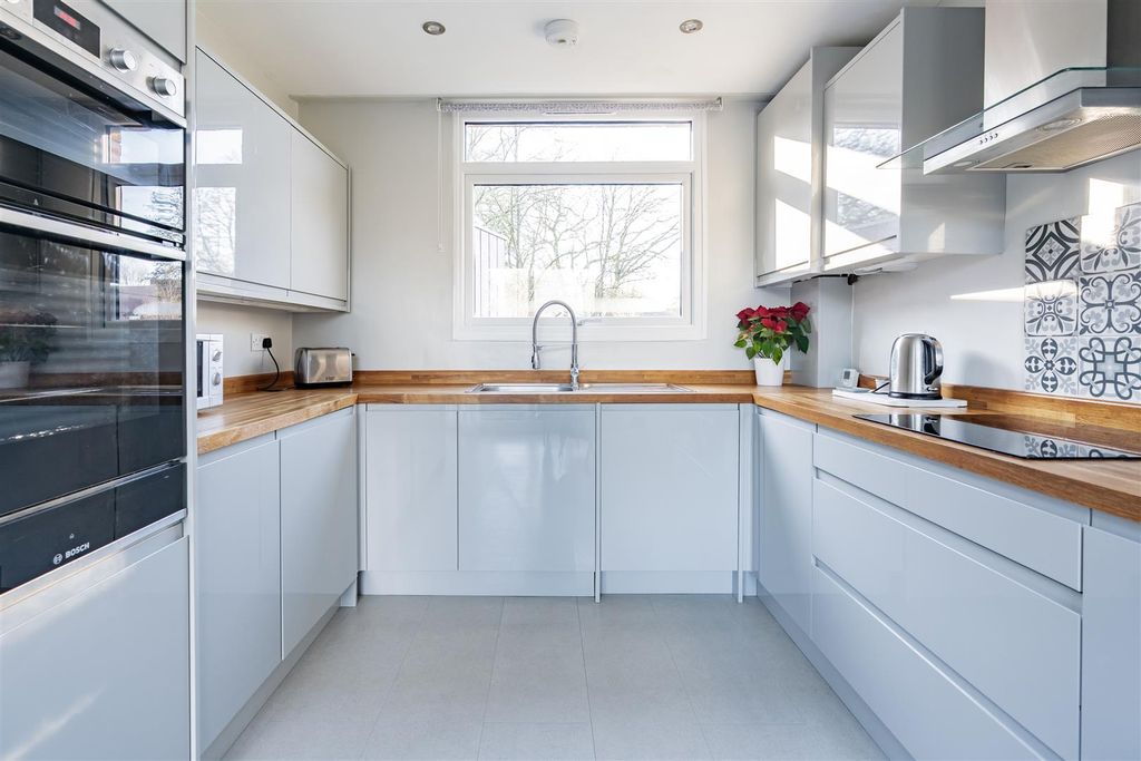 Property photo 3 of 17 Kitchen/Diner