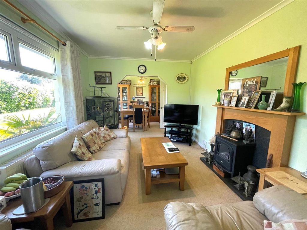 Property photo 2 of 14 16.Jpg
