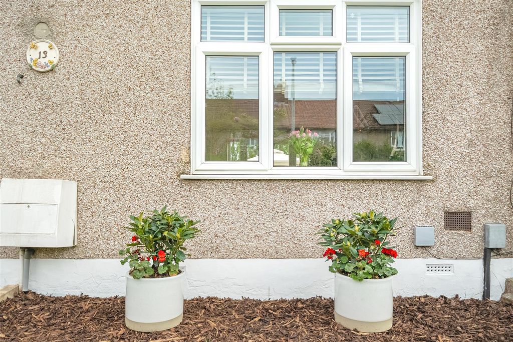 Property photo 2 of 23