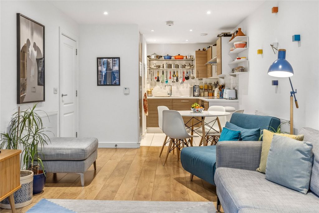 Property photo 2 of 29 Picture No. 23