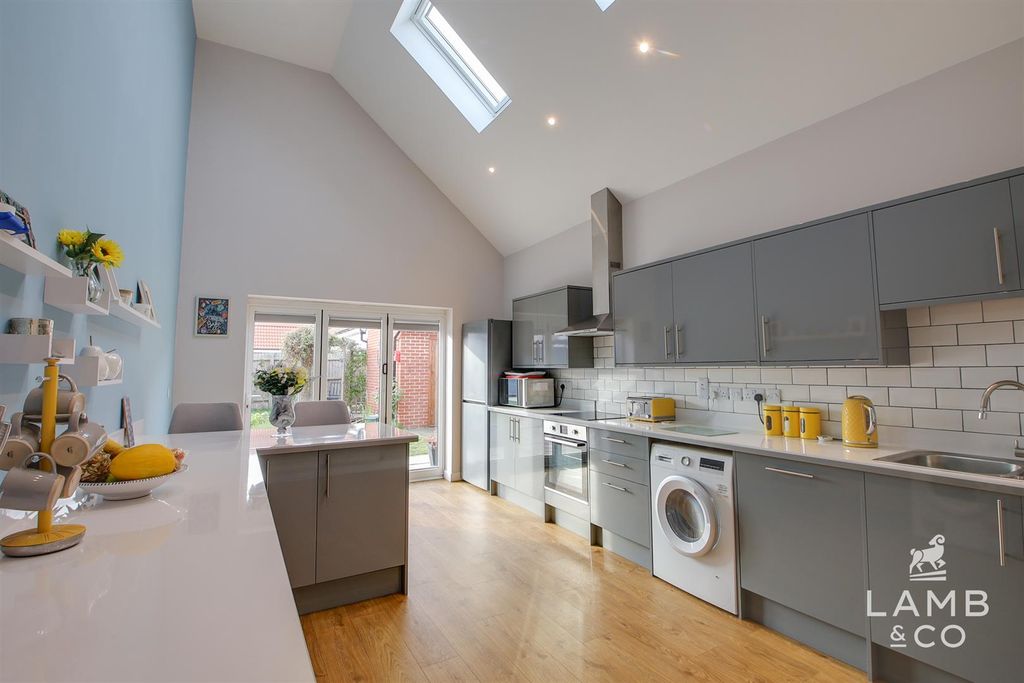 Property photo 2 of 24