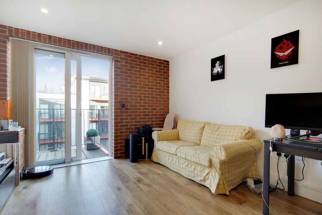 Property photo 2 of 11