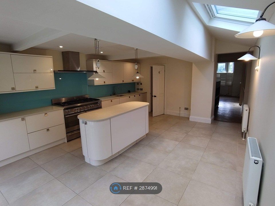 Property photo 2 of 19 Eat-In Kitchen