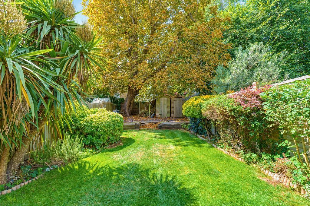 Property photo 2 of 27