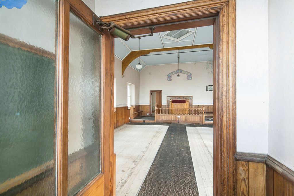 Property photo 3 of 19 Pbox-Img.Jpg